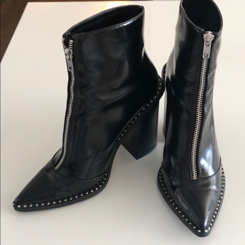 Steve Madden “Dominate” boot size 8